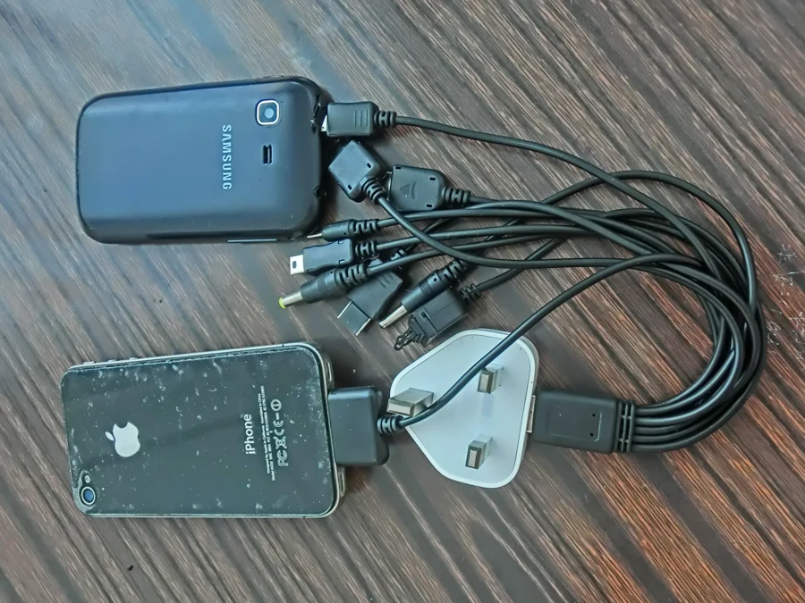 Réparation d'un smartphone, outils de précision